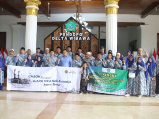 Pemkab Sidoarjo Berangkatkan Umroh Tujuh Kafilah Juara MTQ Jawa Timur