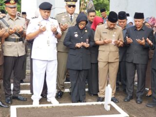 Peringati Harjasda ke-167, Wabup Sidoarjo Pimpin Ziarah Makam Mantan Bupati