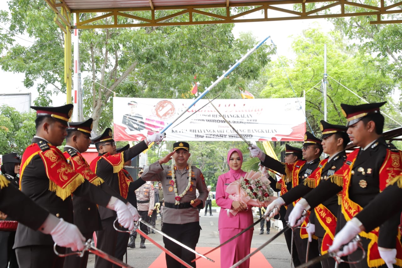 Tongkat Kepemimpinan Polres Bangkalan Resmi Berganti, AKBP Wibowo Jabat Kapolres Baru