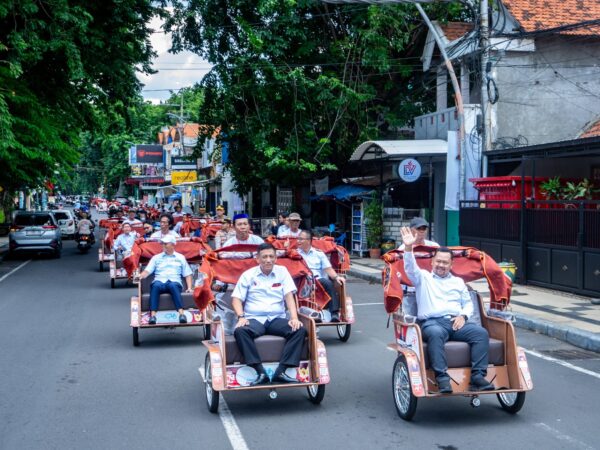 Bupati Gresik Serahkan 200 Becak Listrik Bantuan Presiden Prabowo untuk Pembecak Lansia