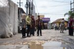 Bupati Sidoarjo Subandi Turun Langsung Pantau Perbaikan Jalan Berlubang