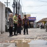 Bupati Sidoarjo Subandi Turun Langsung Pantau Perbaikan Jalan Berlubang