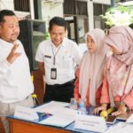 Bupati Yani Tinjau Rekrutmen di Disnaker Gresik, Ratusan Pencari Kerja Ikuti Seleksi 300 Lowongan