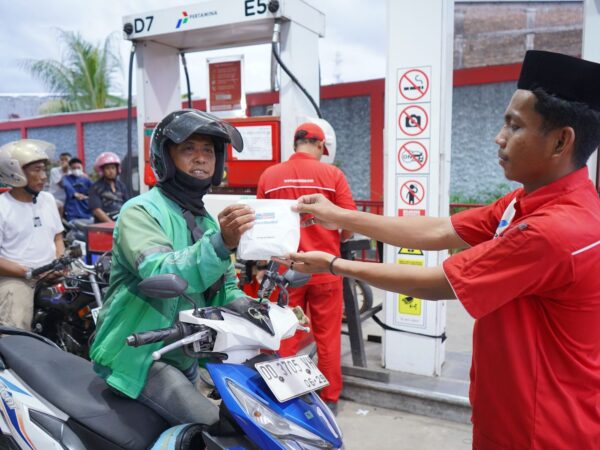 Pertamina Patra Niaga Regional Sulawesi Berbagi Takjil Gratis di 178 SPBU Selama Ramadan