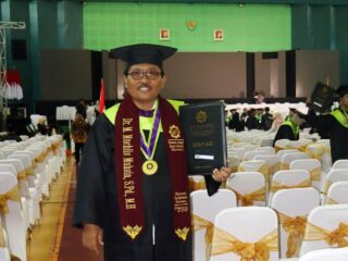 Ketua Yayasan Ponpes Al Anwar Raih Gelar Doktor Ekonomi Syariah di UIN Sunan Ampel