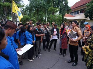 Temui Aksi Mahasiswa, Bupati Sidoarjo Sampaikan Sejumlah Program Strategis