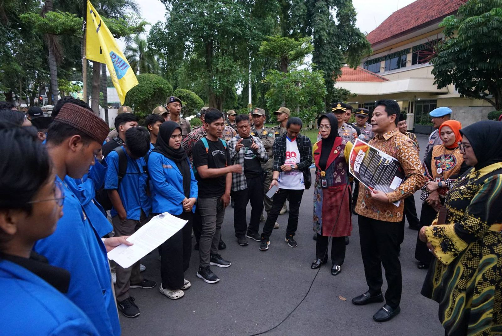 Temui Aksi Mahasiswa, Bupati Sidoarjo Sampaikan Sejumlah Program Strategis