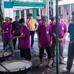 Bupati Gresik Tinjau Tradisi Kolak Ayam Sanggring di Desa Gumeno