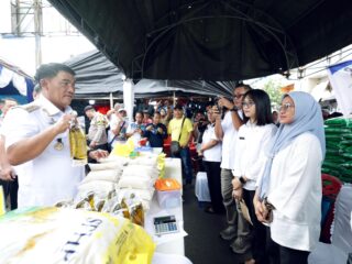 Pastikan Distribusi Aman, Gubernur Yulius Tinjau Langsung Gerakan Pangan Murah di Kabupaten-Kota 