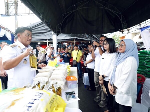 Pastikan Distribusi Aman, Gubernur Yulius Tinjau Langsung Gerakan Pangan Murah di Kabupaten-Kota 
