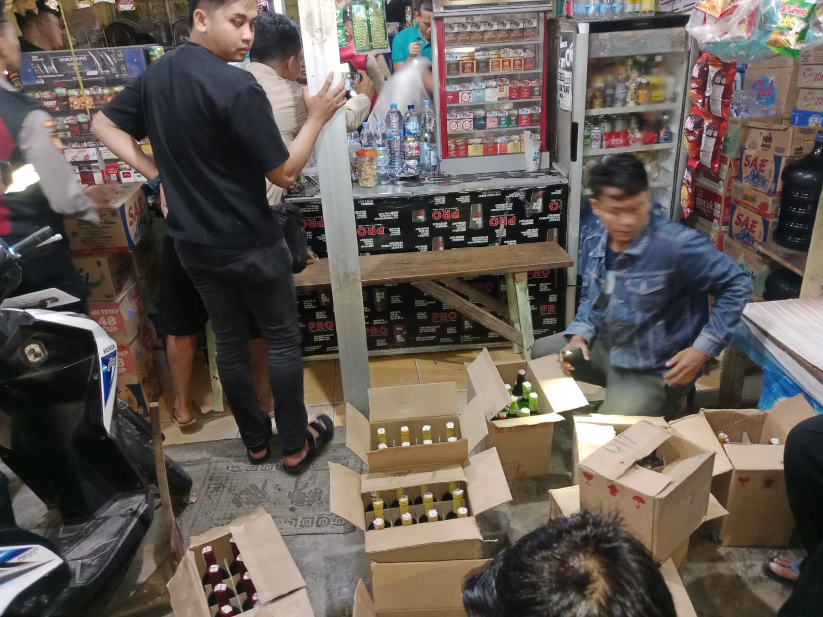 Polres Bangkalan Amankan Ratusan Botol Miras dalam Operasi Cipta Kondisi Ramadan