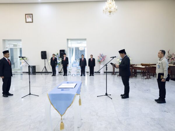 Gubernur Yulius Lantik Pejabat Tinggi Pratama, Tekankan Integritas 