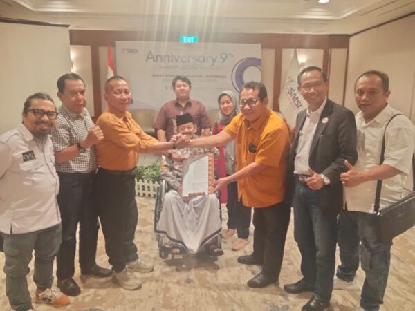 Terima SK dari Ketum SMSI, Voke Lontaan Resmi Jabat Ketua SMSI Sulut