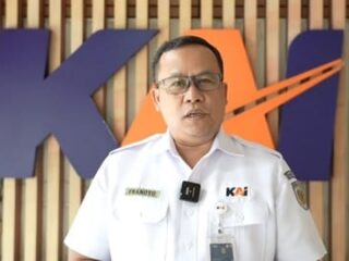 KRL Sempat Berhenti Usai Tertemper Taksi, Kemudian Ditabrak KA Argo Bromo