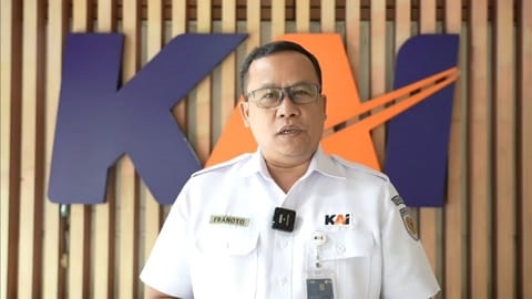 KRL Sempat Berhenti Usai Tertemper Taksi, Kemudian Ditabrak KA Argo Bromo