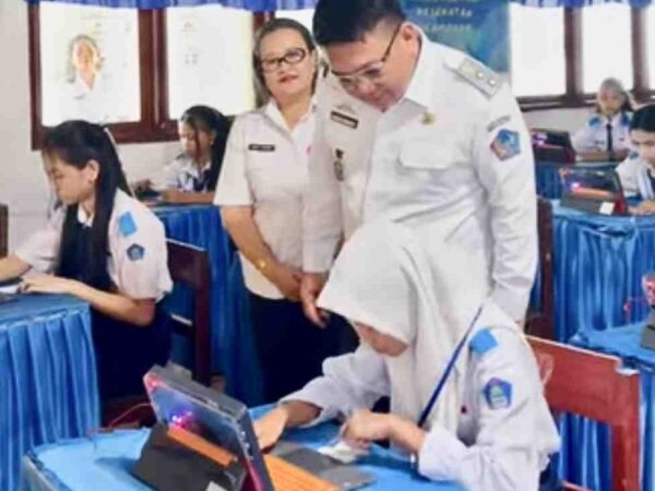 Launching TKA di SMPN 1 Bitung, Wakil Wali Kota Randito Dorong Siswa jadi Generasi Pintar dan Beretika