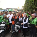 Ratusan Ojol Sidoarjo Terima BBM Gratis dan Sembako dari Gubernur Jatim