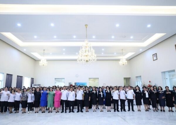 Gubernur Yulius Resmi Lantik Pengurus BKOW dan LPPD Masa Bhakti 2026-2031 