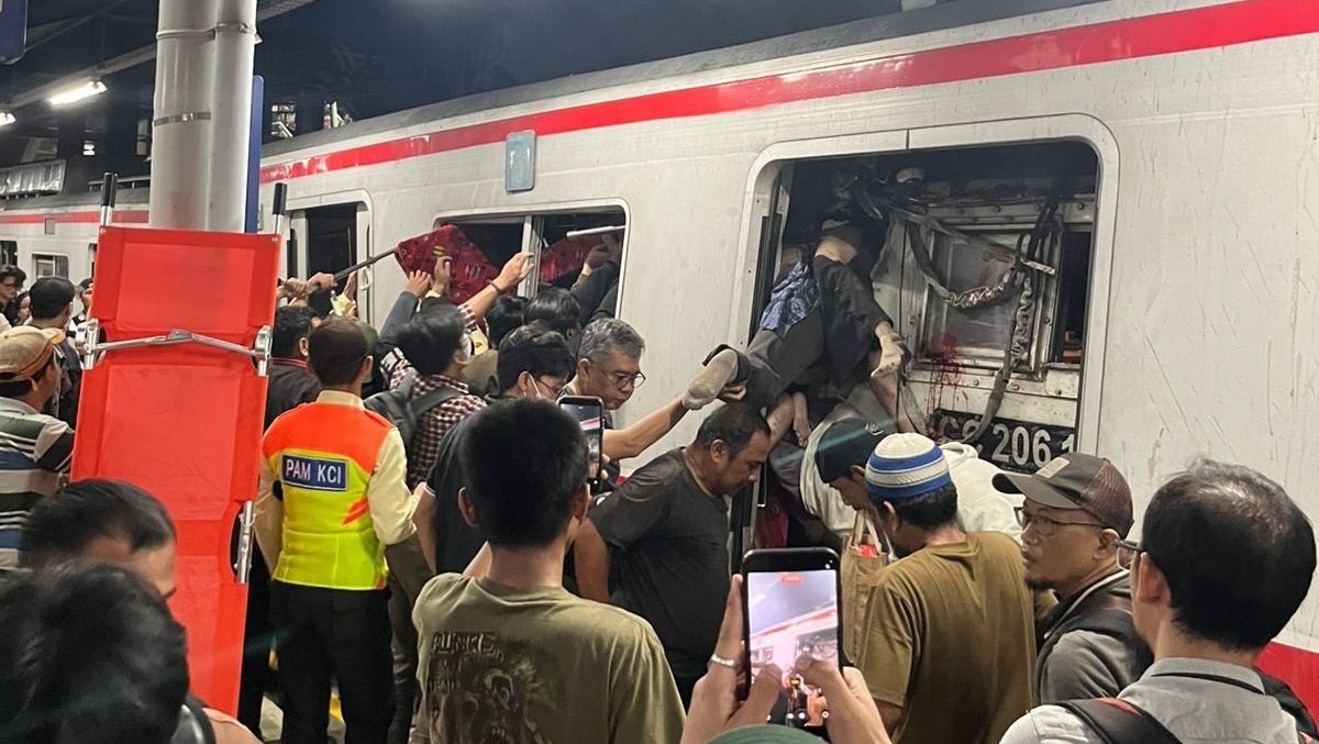 Tabrakan Kereta di Bekasi Timur, KRL Dihantam KA Argo Bromo Anggrek dari Belakang