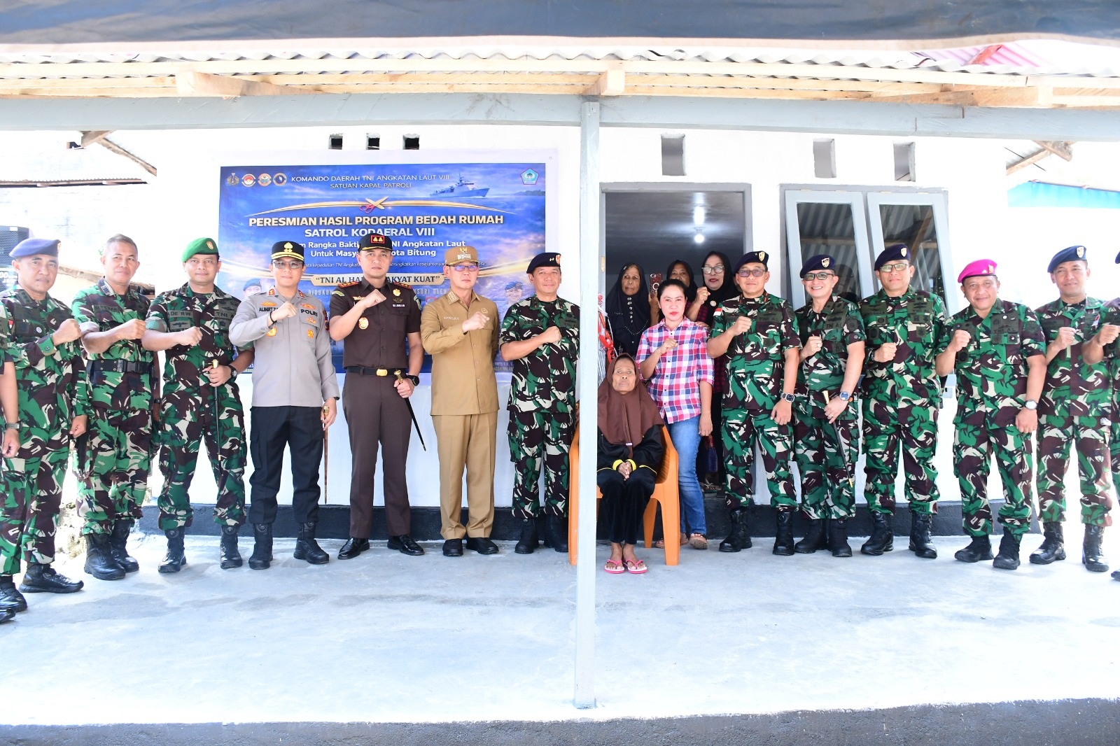 Wali Kota Bitung Serahkan Kunci Rumah RTLH untuk Nelayan, Wujud Sinergi Pemda dan TNI AL