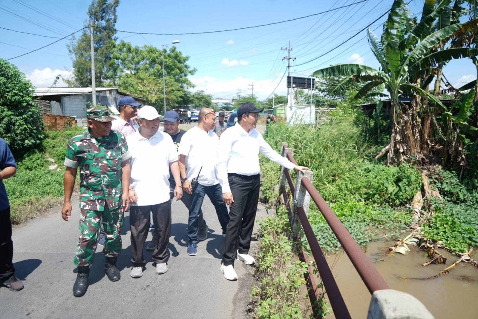 Bupati Sidoarjo Sidak Jembatan Rusak di Tarik, Pembangunan Dijadwalkan 2027