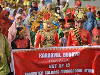Karnaval Budaya Bernuansa Nusantara Warnai Perayaan HUT ke-19 Boltara