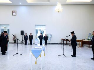 Gubernur Yulius Lantik John Marentek sebagai Kepala BKD Sulut 