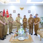 Gubernur Yulius Serahkan Nota Dinas Penunjukan Plt Bupati Kepuluan Sitaro