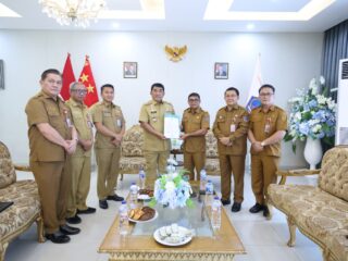 Gubernur Yulius Serahkan Nota Dinas Penunjukan Plt Bupati Kepuluan Sitaro