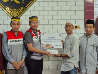 Pertamina Patra Niaga Santuni Masjid dan Panti Asuhan di Ujung Tanah 