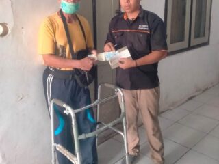 Kisah Haru di Samsat Bangkalan, Penyandang Disabilitas Rela Naik Becak Demi Bayar Pajak Kendaraan