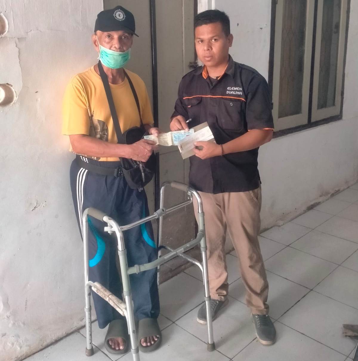 Kisah Haru di Samsat Bangkalan, Penyandang Disabilitas Rela Naik Becak Demi Bayar Pajak Kendaraan