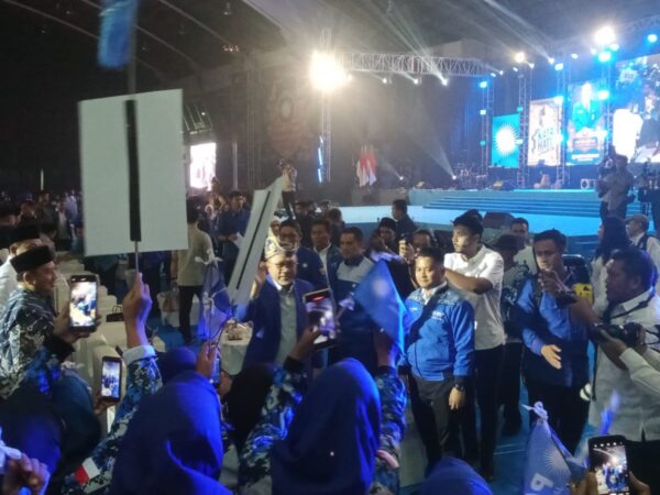 PAN Jatim Gelar Pelantikan Spektakuler, Zulhas Targetkan Tiga Besar di Pemilu 2029