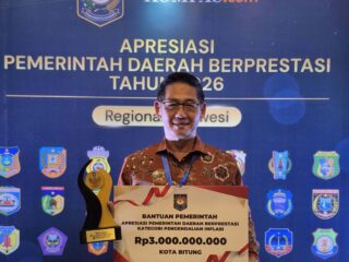 Pemkot Bitung Juara Inflasi Se-Sulawesi! Hengky Honandar Bawa Pulang Award Kemendagri