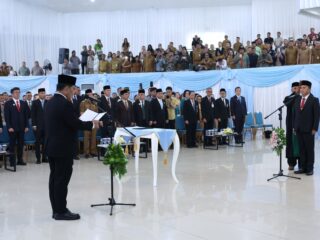 Gubernur Sulut Yulius Selvanus Lantik Tahlis Gallang sebagai Sekprov Definitif 