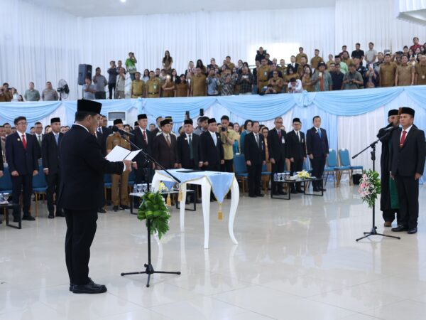 Gubernur Sulut Yulius Selvanus Lantik Tahlis Gallang sebagai Sekprov Definitif 