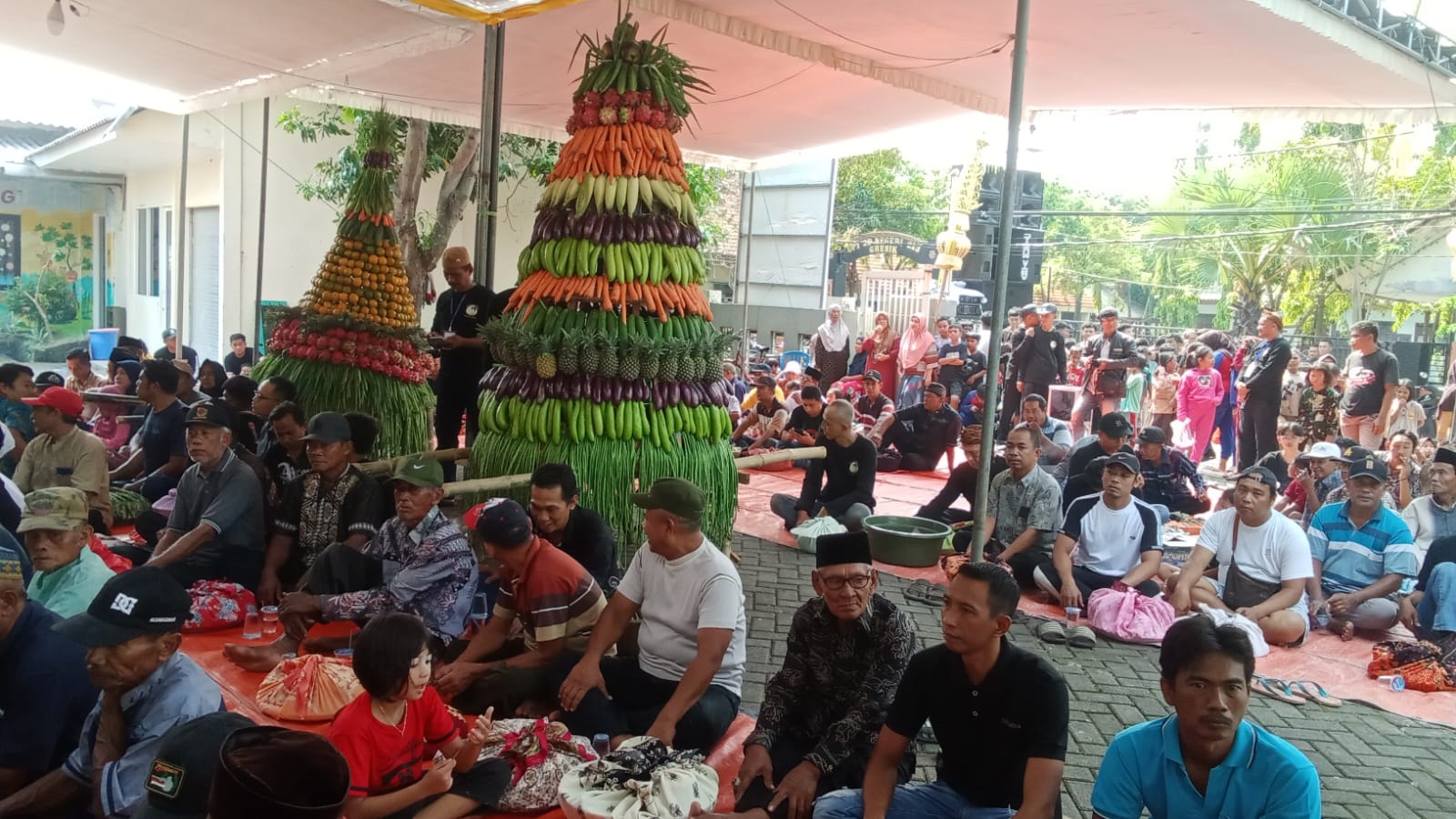Sedekah Bumi Desa Hendrosari Meriah, Warga Antusias Lestarikan Budaya Jawa