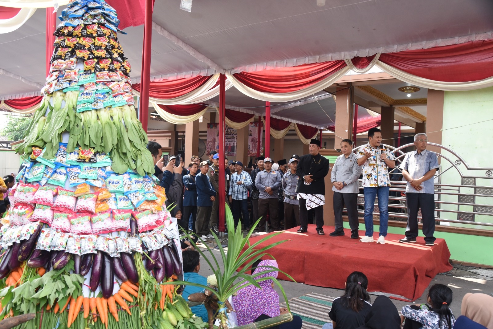 Tradisi Unik Ruwat Desa Pagerngumbuk, Tumpeng Raksasa hingga Amben Mirip Keranda Jadi Sorotan