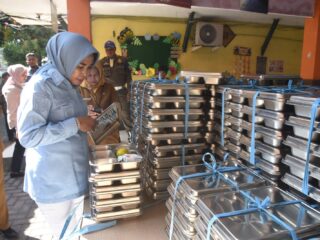 Wabup Pastikan Menu MBG di SDN Pucang 1 Sesuai Standar Gizi BGN