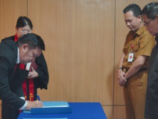 Wali Kota Hengky Honandar Lantik Empat Pejabat Definitif di Lingkungan Pemkot Bitung