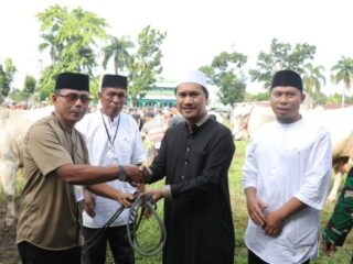 Wawali Kotamobagu Salurkan 4 Ekor Sapi Kurban untuk Warga Motoboi Kecil