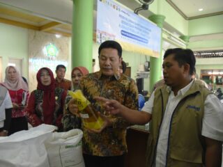 Pemkab Sidoarjo Mulai Salurkan Bantuan Pangan Beras dan Minyak Goreng