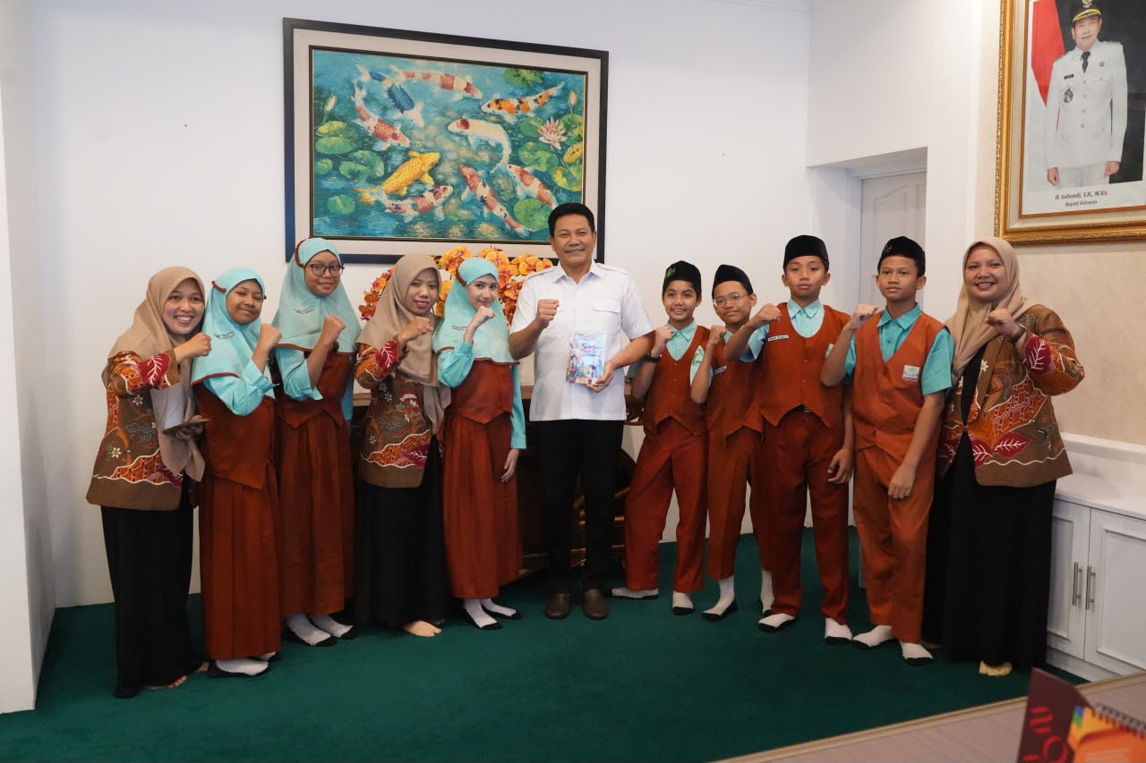 Tujuh Alumni MI NU KH Mukmin Sampaikan Gagasan Langsung kepada Bupati