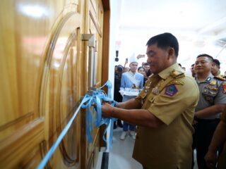 Gubernur Yulius Resmikan Aula "Sion" GMIBM Pinogaluman di Bolmong 