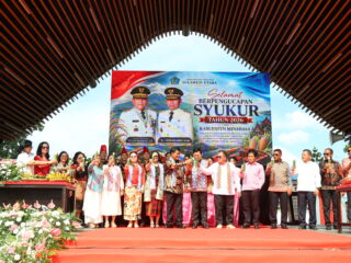 Gubernur Yulius dan Wagub Victor Hadiri Pengucapan Syukur di Lapangan God Bless Tondano
