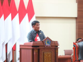 Gubernur Yulius Hadiri Paripurna DPRD Sulut, Tegaskan Komitmen Tata Kelola Keuangan yang Transparan