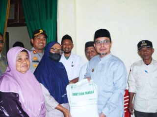 Sirajudin Lasena Gerakkan Bantuan Pangan, 10.194 Keluarga di Boltara Terima Beras
