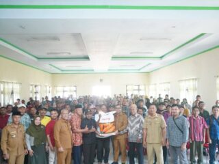 Bupati Boltara Serahkan Bantuan Benih Jagung APBN, Petani Diminta Manfaatkan dengan Baik