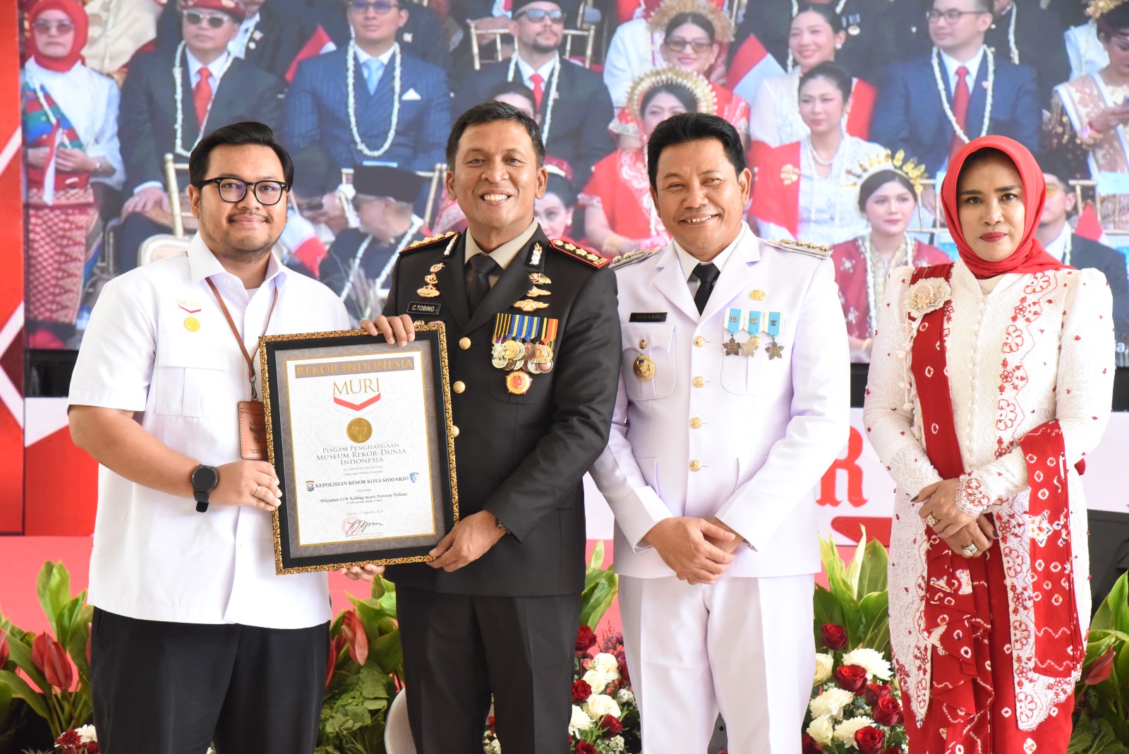 HUT Ke-81 RI di Sidoarjo, Bupati Subandi Serahkan Remisi dan Apresiasi Inovasi Pelayanan Polresta