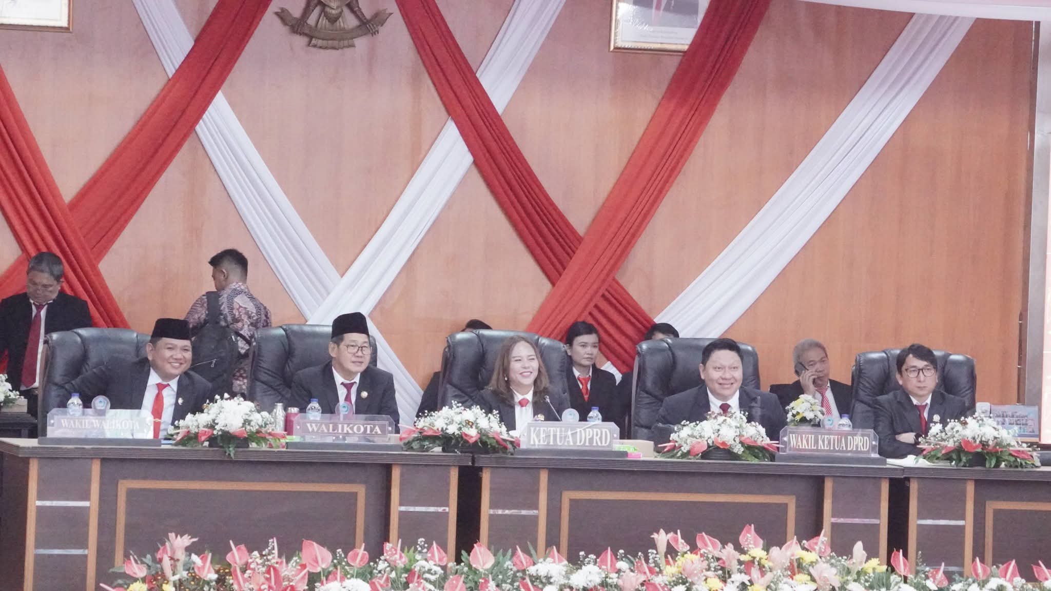 Hadiri Paripurna DPRD, Wali Kota dan Wakil Wali Kota Bitung Simak Pidato Kenegaraan Presiden Prabowo